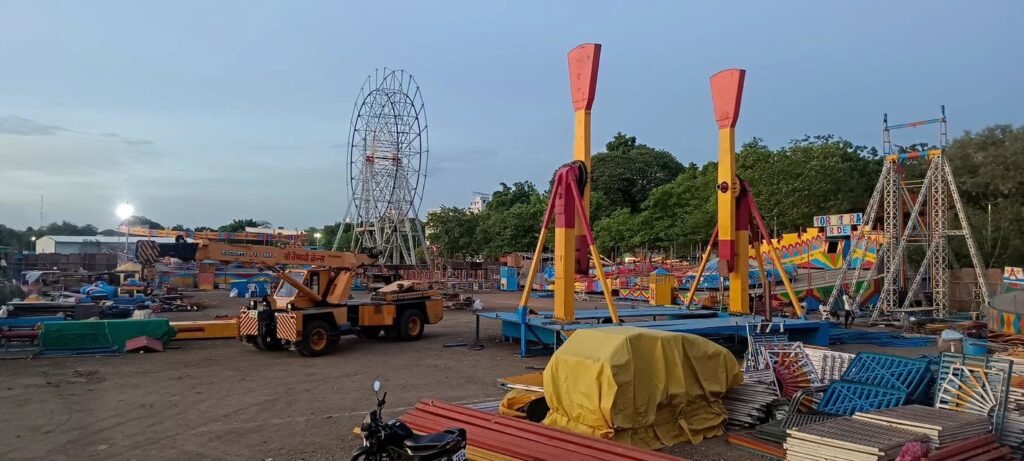 सोलापूर शहरात होम मैदानावर पुन्हा एकदा नव्याने गड्डा यात्रा. येत्या 10 जुलैपासून होणार यात्रेला सुरुवात. मनोरंजन नगरीमध्ये यंदा तिकीट करूनच मिळणार प्रवेश