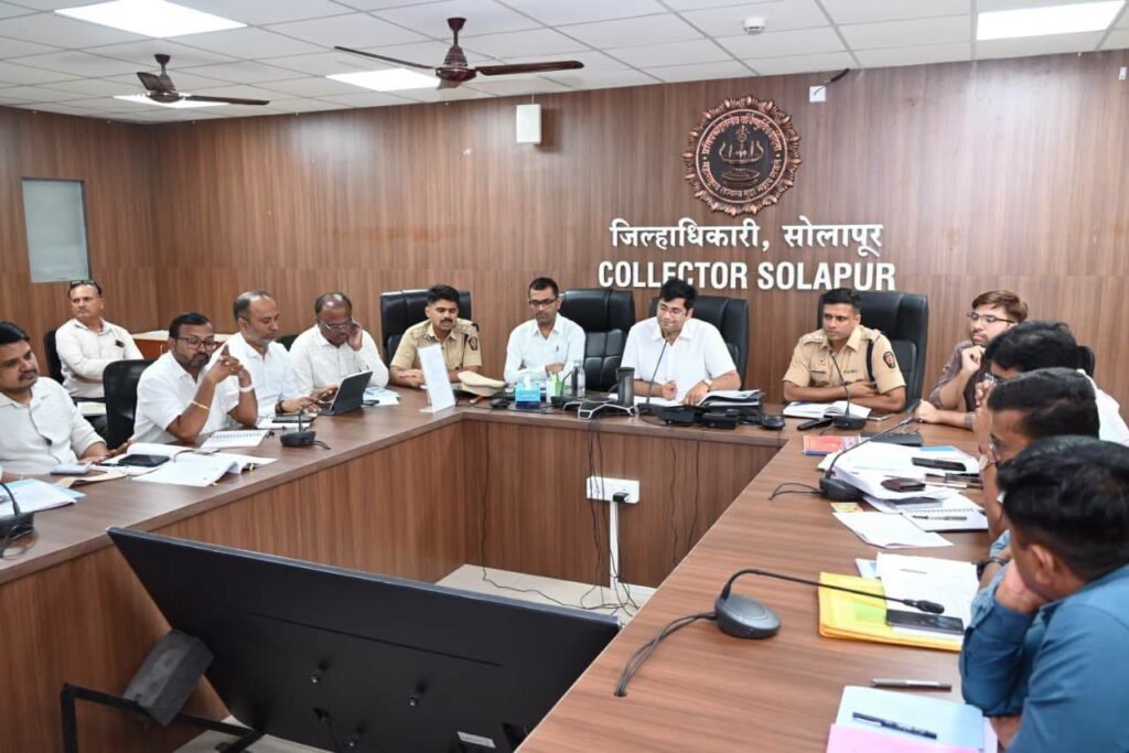 आषाढी वारी 2026.....
जिल्ह्यात पालखी सोहळे, वारकरी येण्यापूर्वीच सर्व सुविधा पूर्ण कराव्यात
-जिल्हाधिकारी एस. कार्तीकेयन
